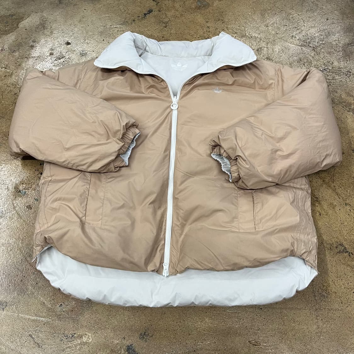 아디다스 베이지 브라운 화이트 양면 리버시블 패딩 상품이미지4