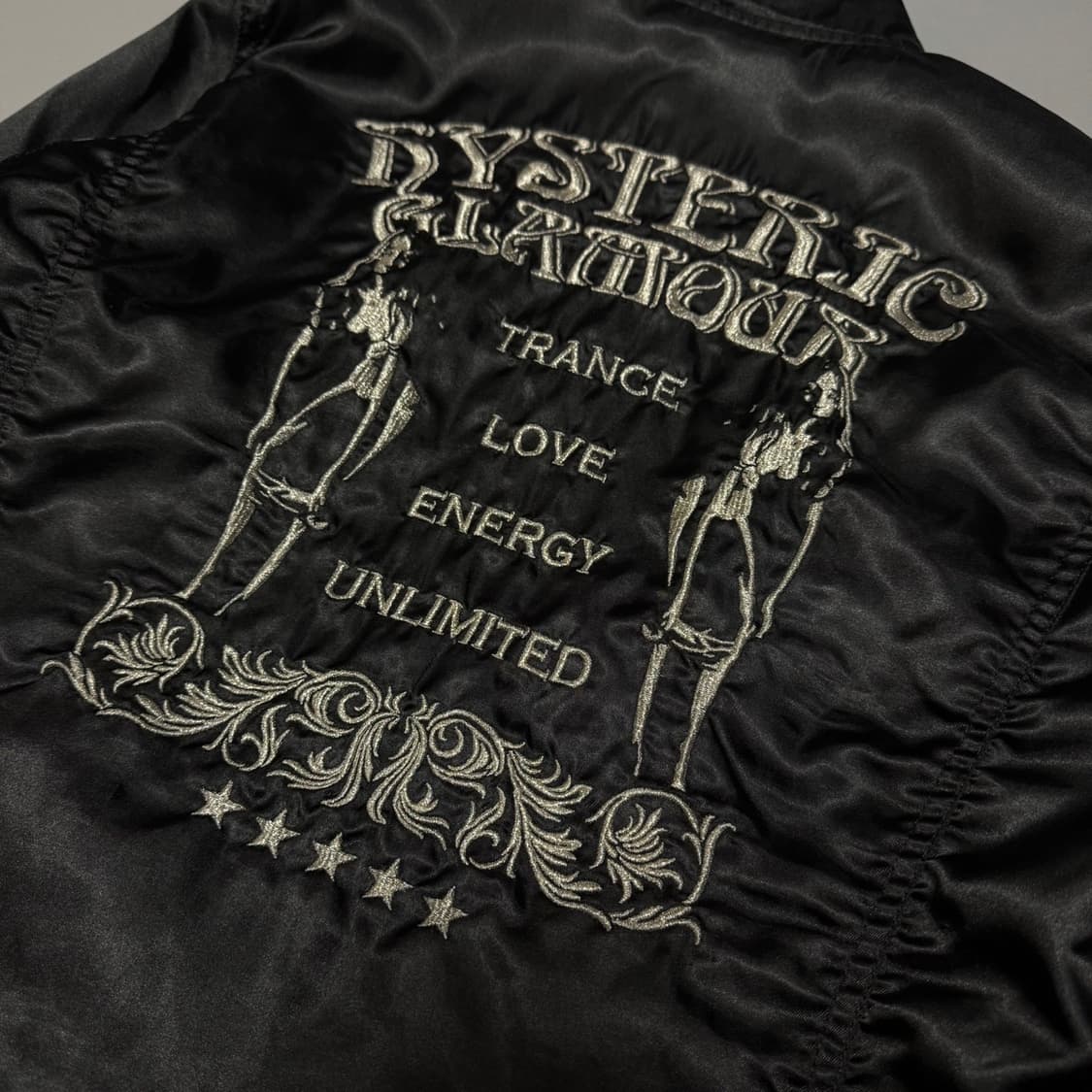 히스테릭글래머 블랙컬러 히스테릭걸 자수 로고 하이넥 새틴 자켓 상품이미지5