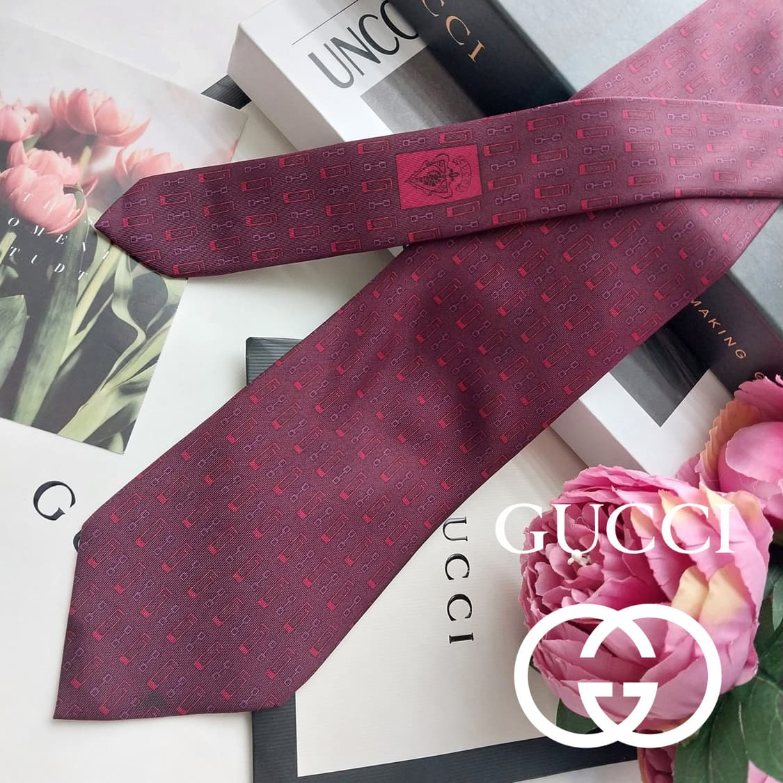 구찌 g로고 전체 패턴 넥타이 버건디 컬러 9.3cm A등급 K2620 상품이미지1