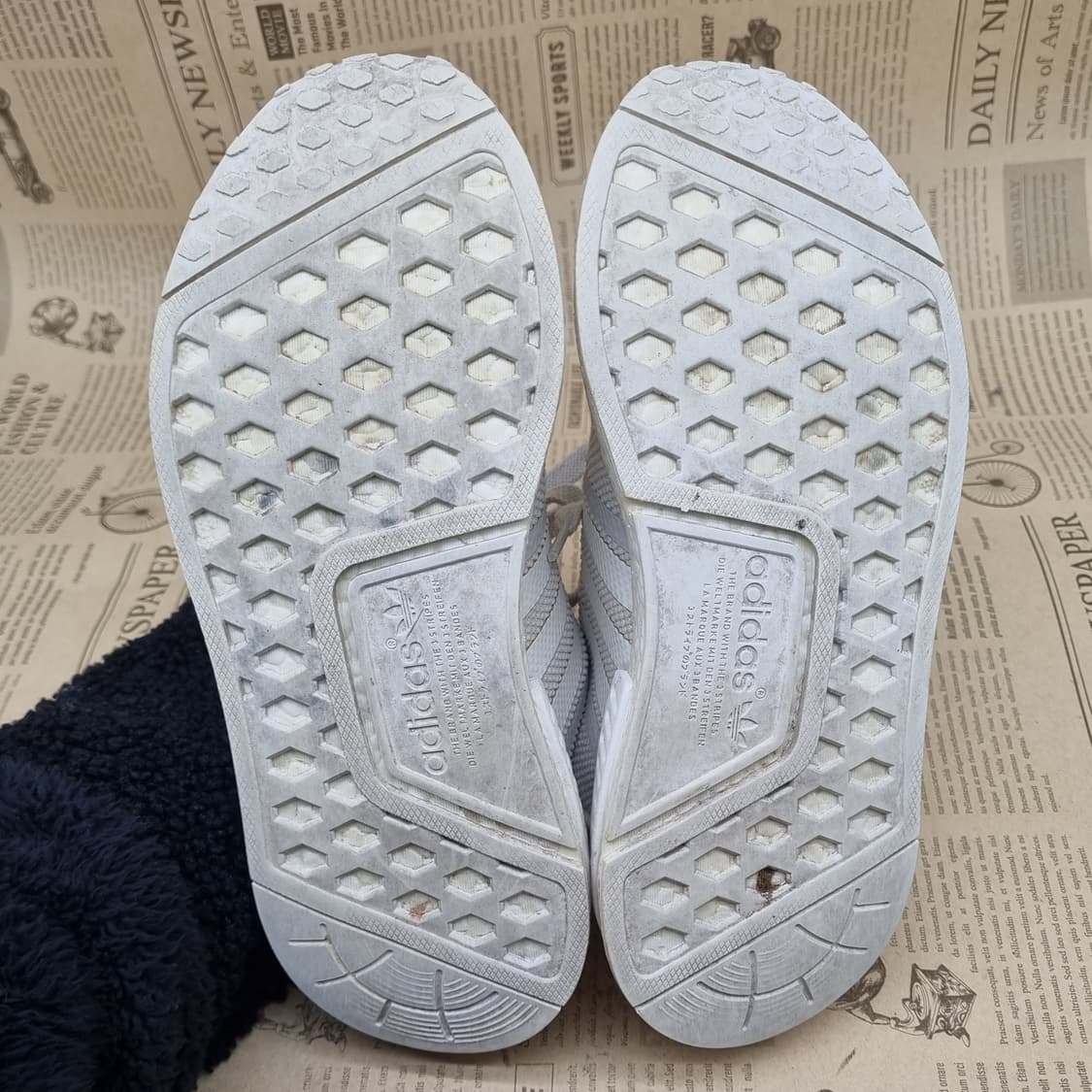 아디다스 NMD R1 여성운동화240 상품이미지3