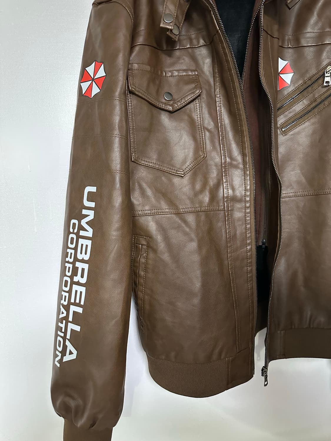 레지던트 이블 엄브렐라 코퍼레이션 가죽 자켓 상품이미지3