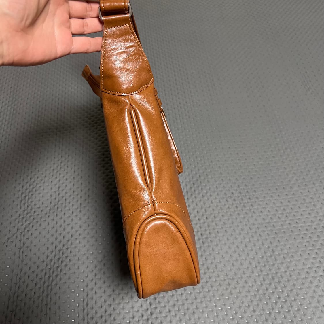 밀로 아카이브 쉘 레더 데이백 (브라운) 상품이미지4