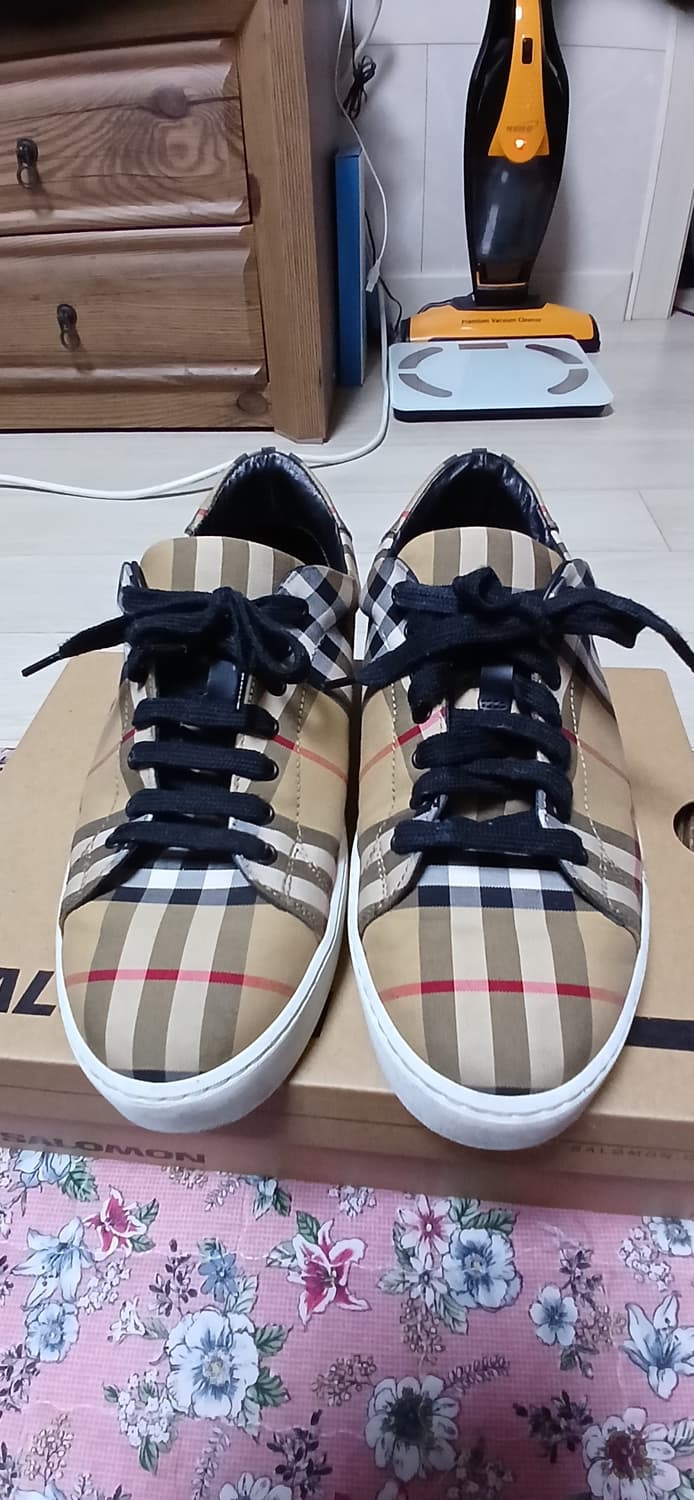 버버리 빈티지 스니커즈(39사이즈) 상품이미지1