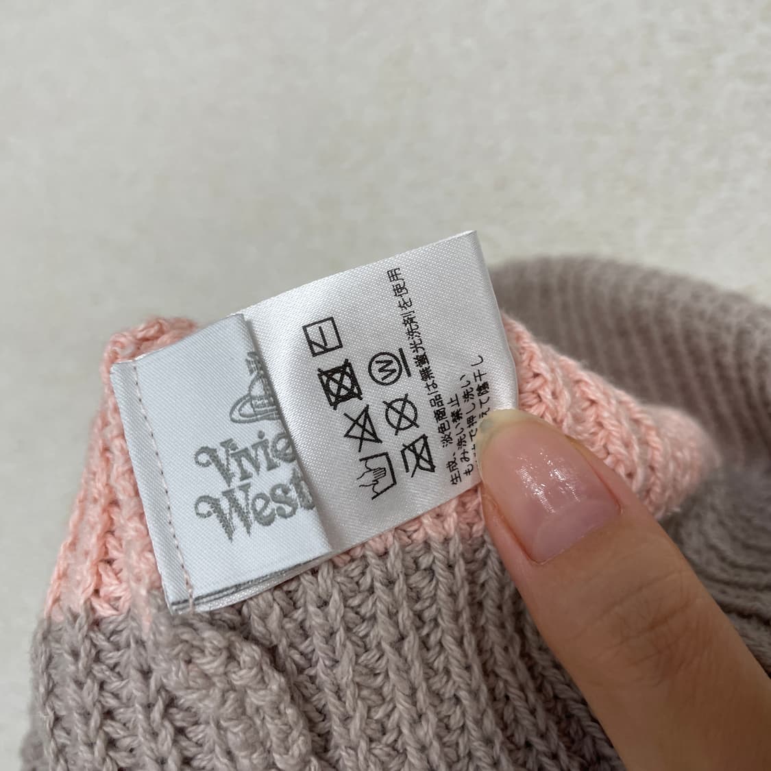 비비안웨스트우드 로고 비니 2종(블랙,핑크) 상품이미지8