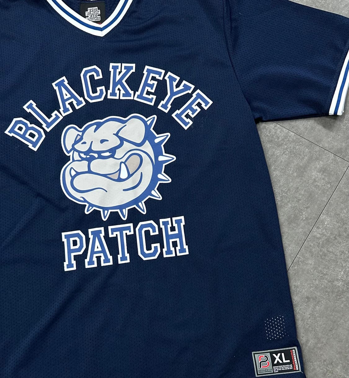 BLACKEYE 반팔티 네이비XL 팝니다.  상품이미지3
