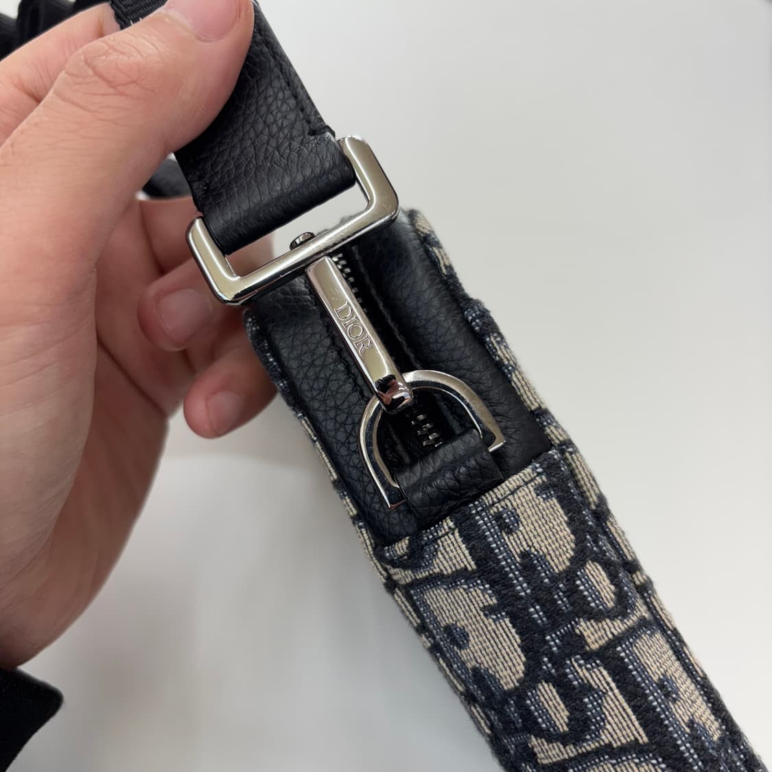 디올 메신저 파우치 베이지 & 블랙 오블리크 자카드 상품이미지4