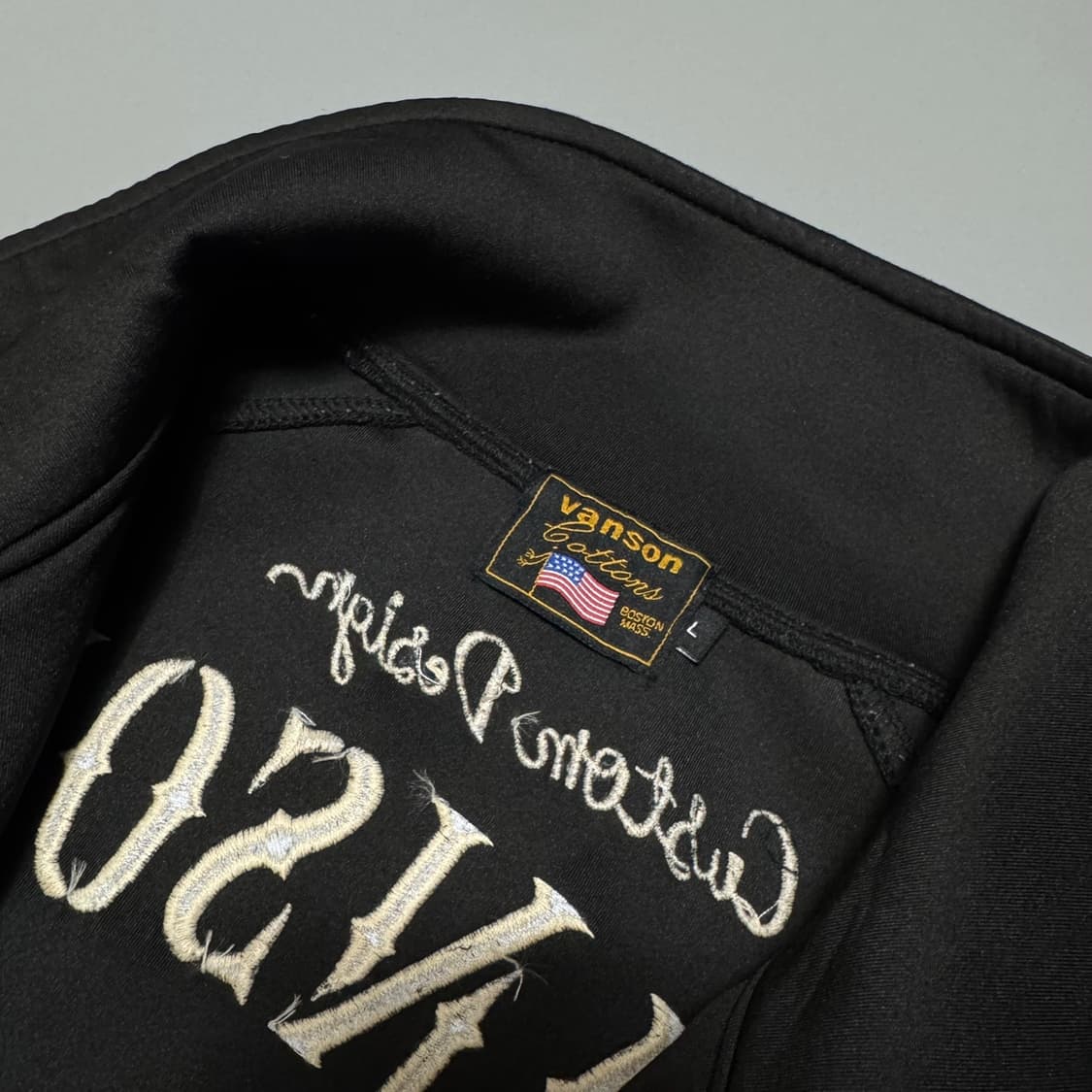 VANSON 블랙컬러 스컬 본 양면 자수로고 파이핑 트랙탑 자켓 상품이미지3