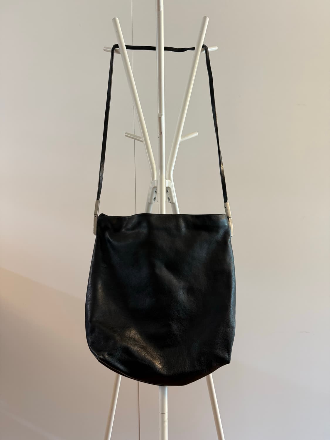 소프트 레더 크로스바디 백 상품이미지1