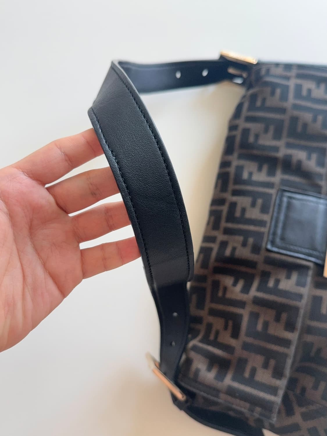 펜디 주카 바게트백 라지 상품이미지6