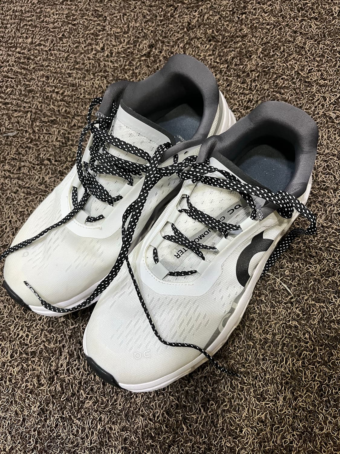 On 클라우드몬스터 / Cloudmonster White-Black 상품이미지2