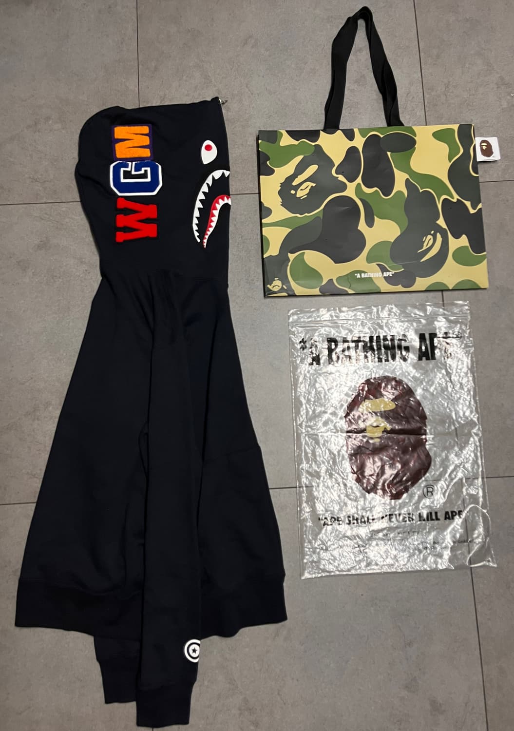 새상품급) 베이프 올블랙 샤크 후드집업 상품이미지1