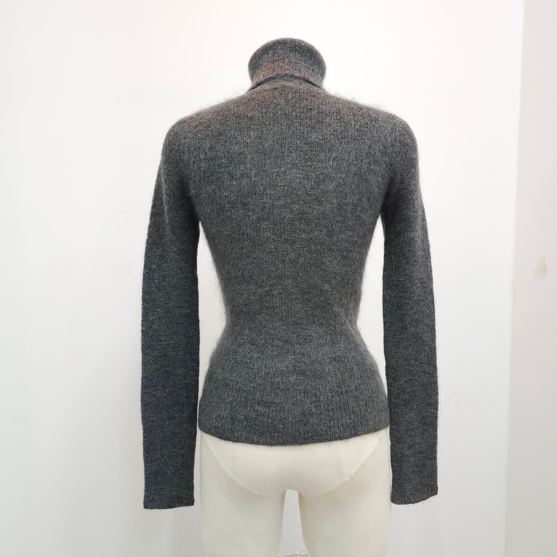 모헤어 차콜 터틀넥 목폴라 골지 슬림핏 니트 상품이미지2