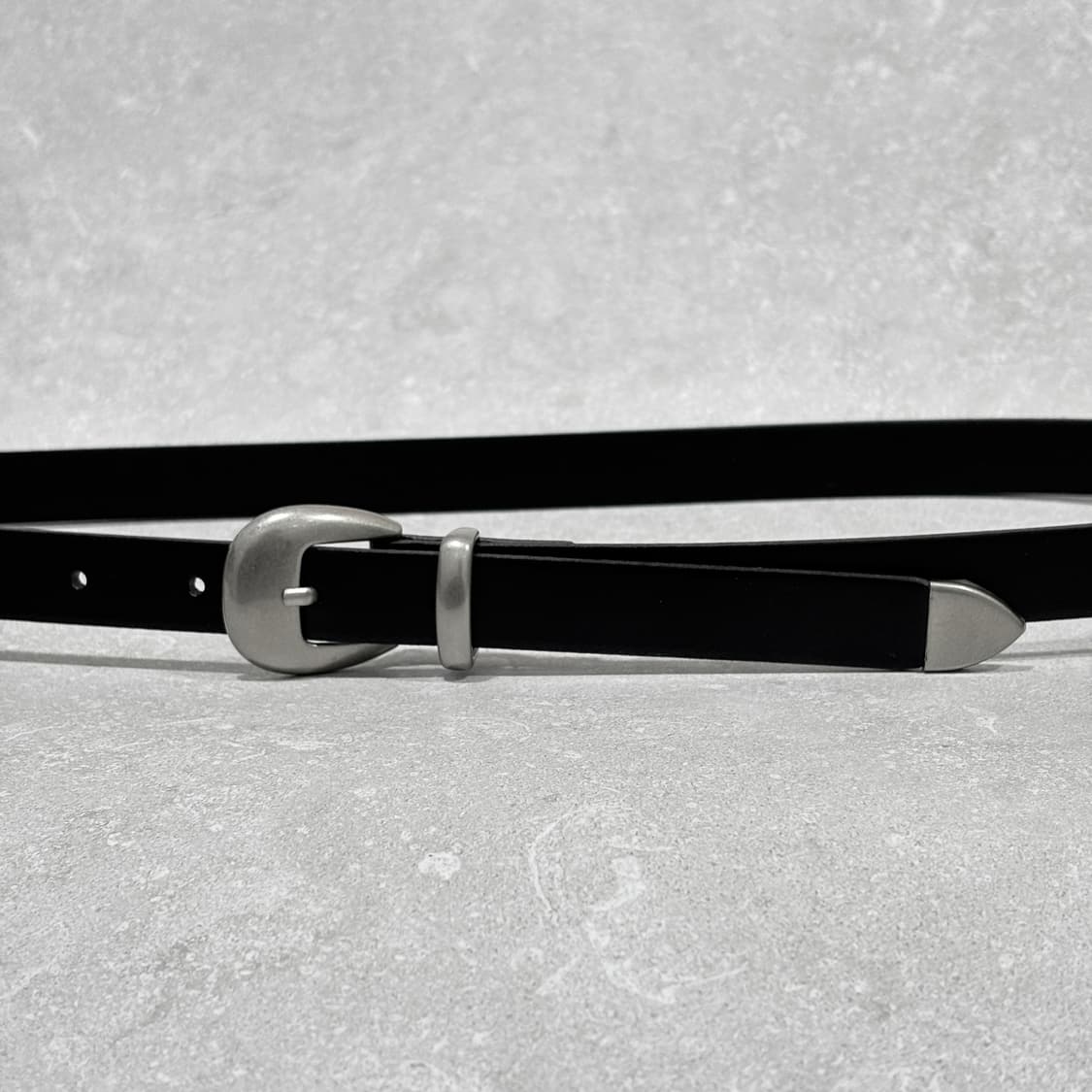 Oribell 라운드 볼드 버클 이탈리아 소가죽 웨스턴 벨트 블랙 상품이미지5