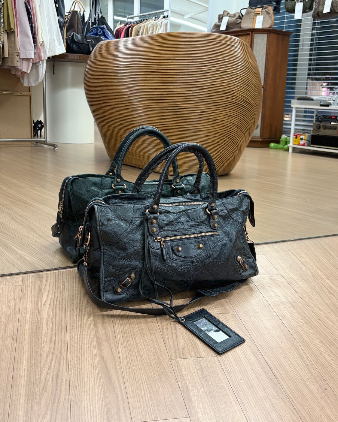 발렌시아가 블랙 클래식 시티 모터백 상품이미지1