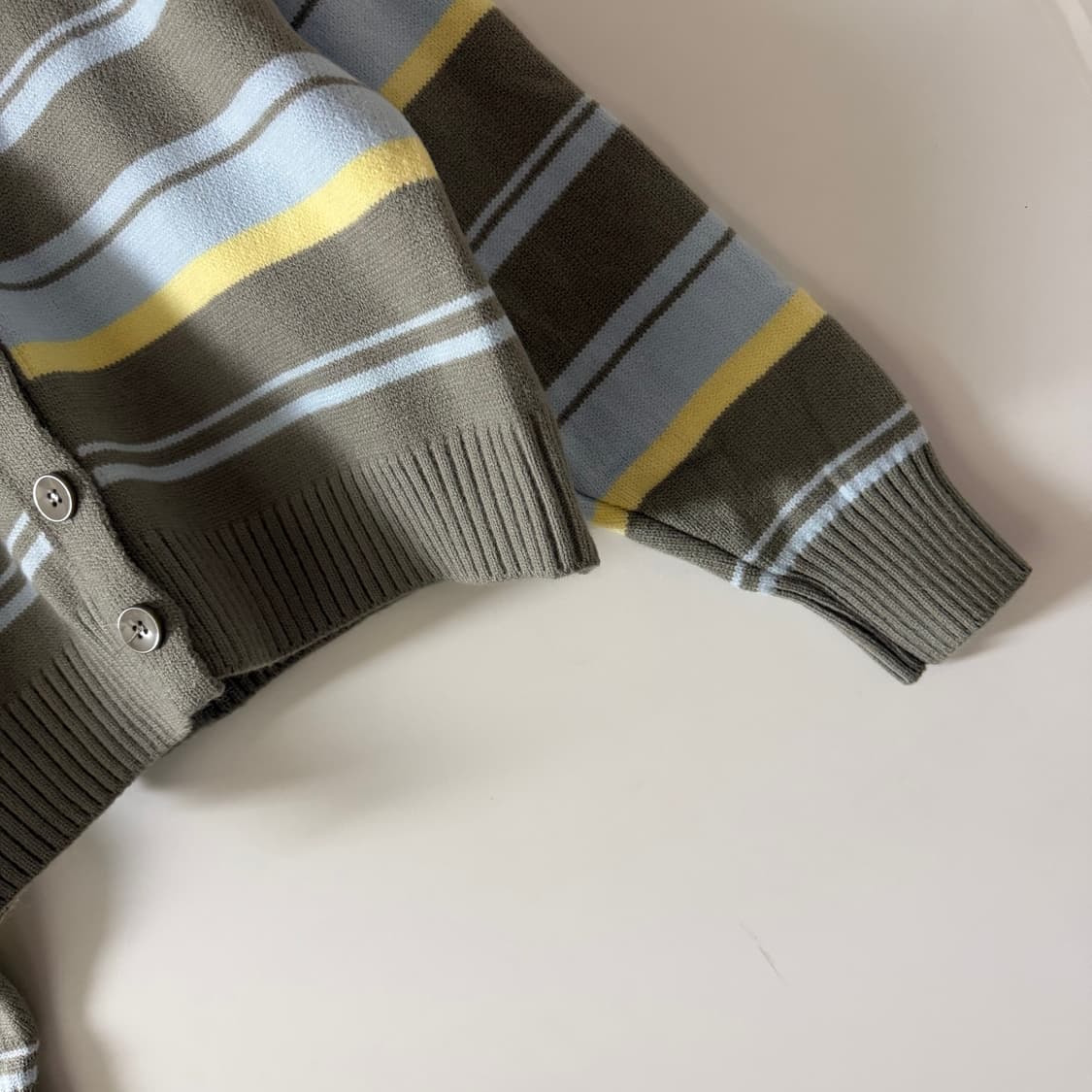 새상품 여자 브이넥 크롭 가디건 상품이미지4