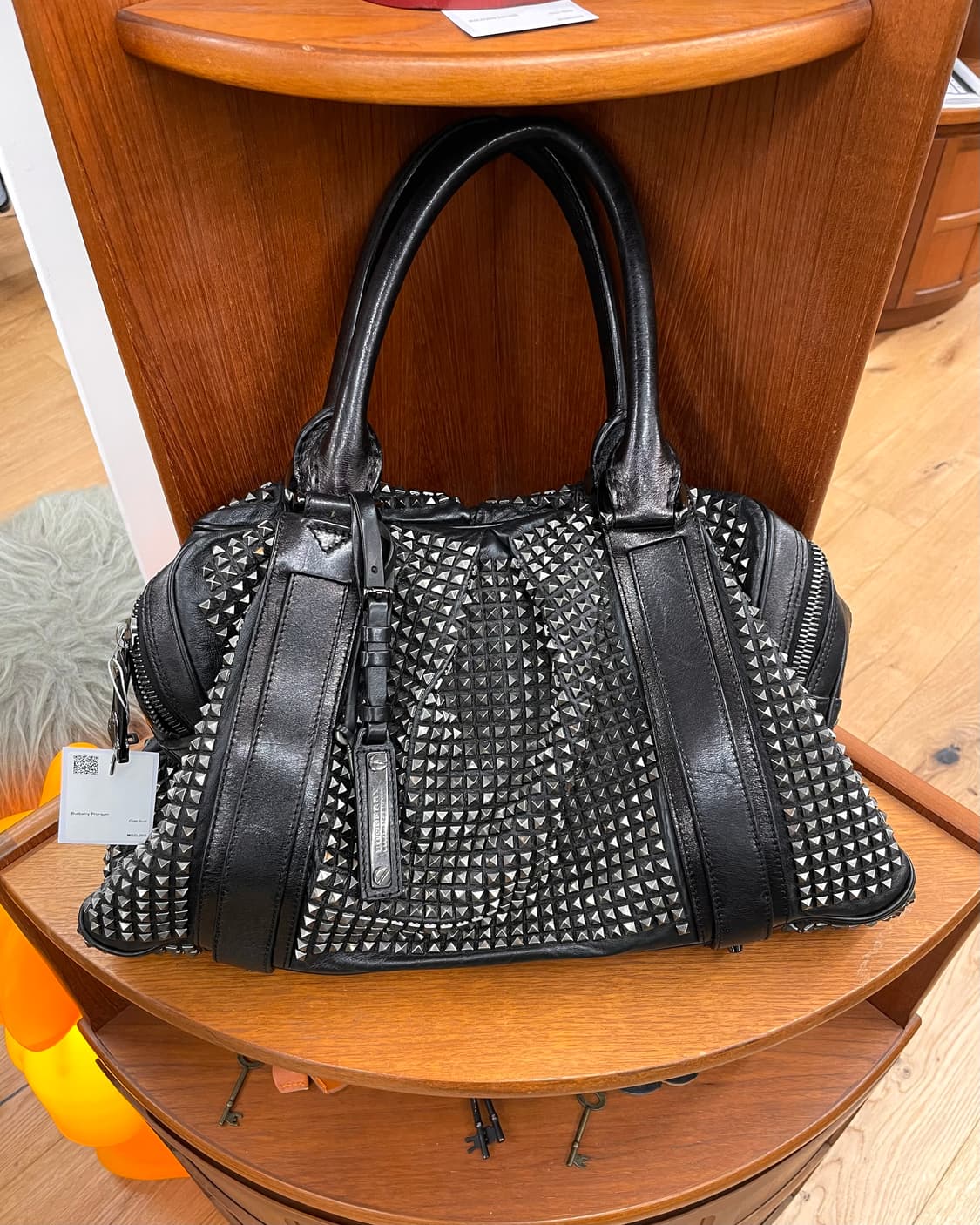 버버리 프로섬 나이트 사첼 스터드 백 상품이미지4