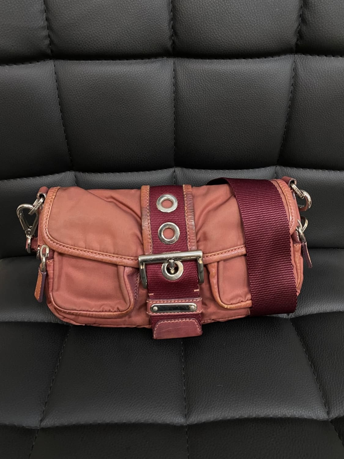 프라다 테수토 삼각 로고 숄더 백 상품이미지1