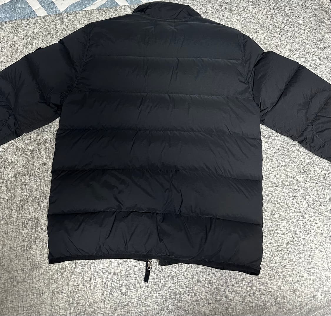 스톤아일랜드 심리스 터널 다운 패딩 23fw s사이즈 상품이미지2