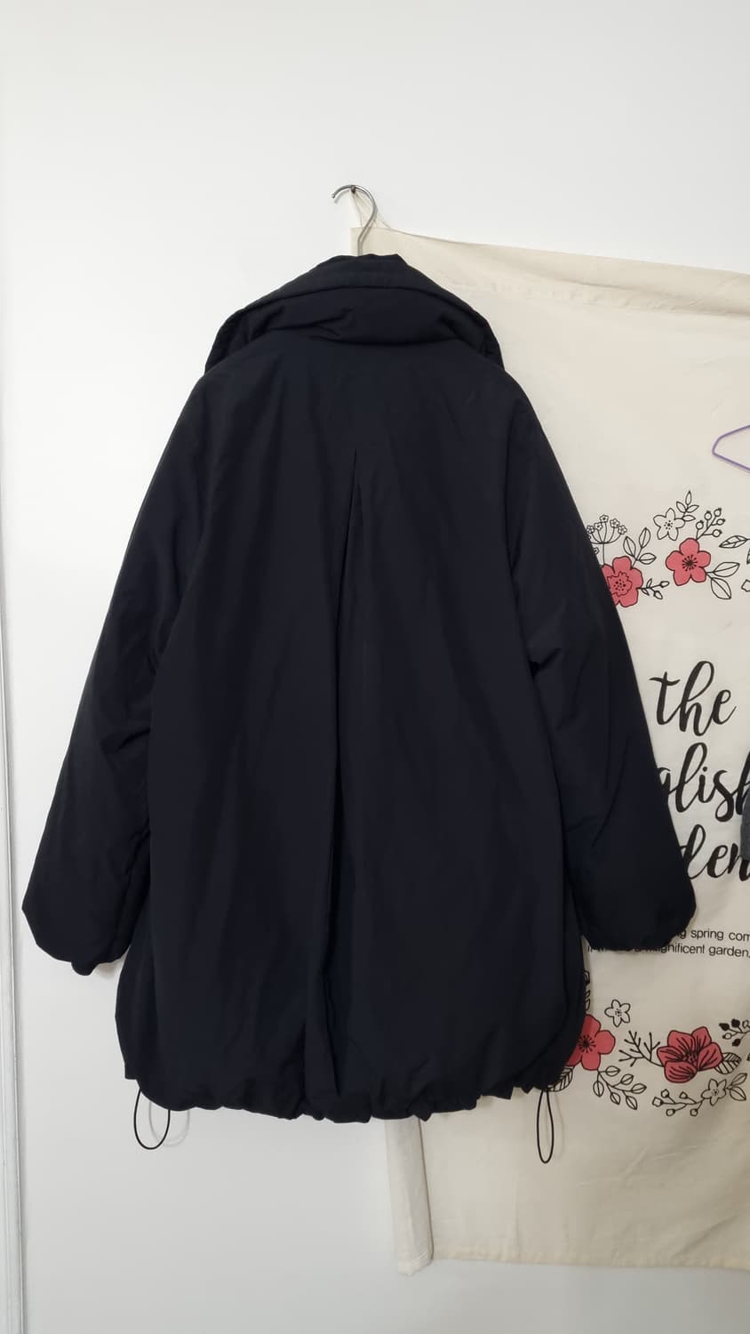 [온앤온] 블랙  A라인 중기장 구스 다운 상품이미지5