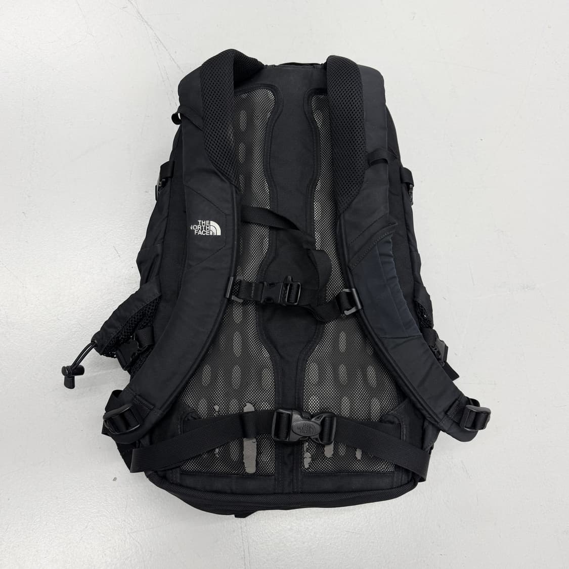노스페이스 핫샷 고프코어 테크니컬 백팩 블랙 상품이미지3