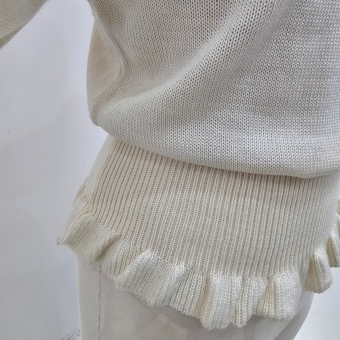 플라워 코사지 프릴 터틀넥 니트  상품이미지6