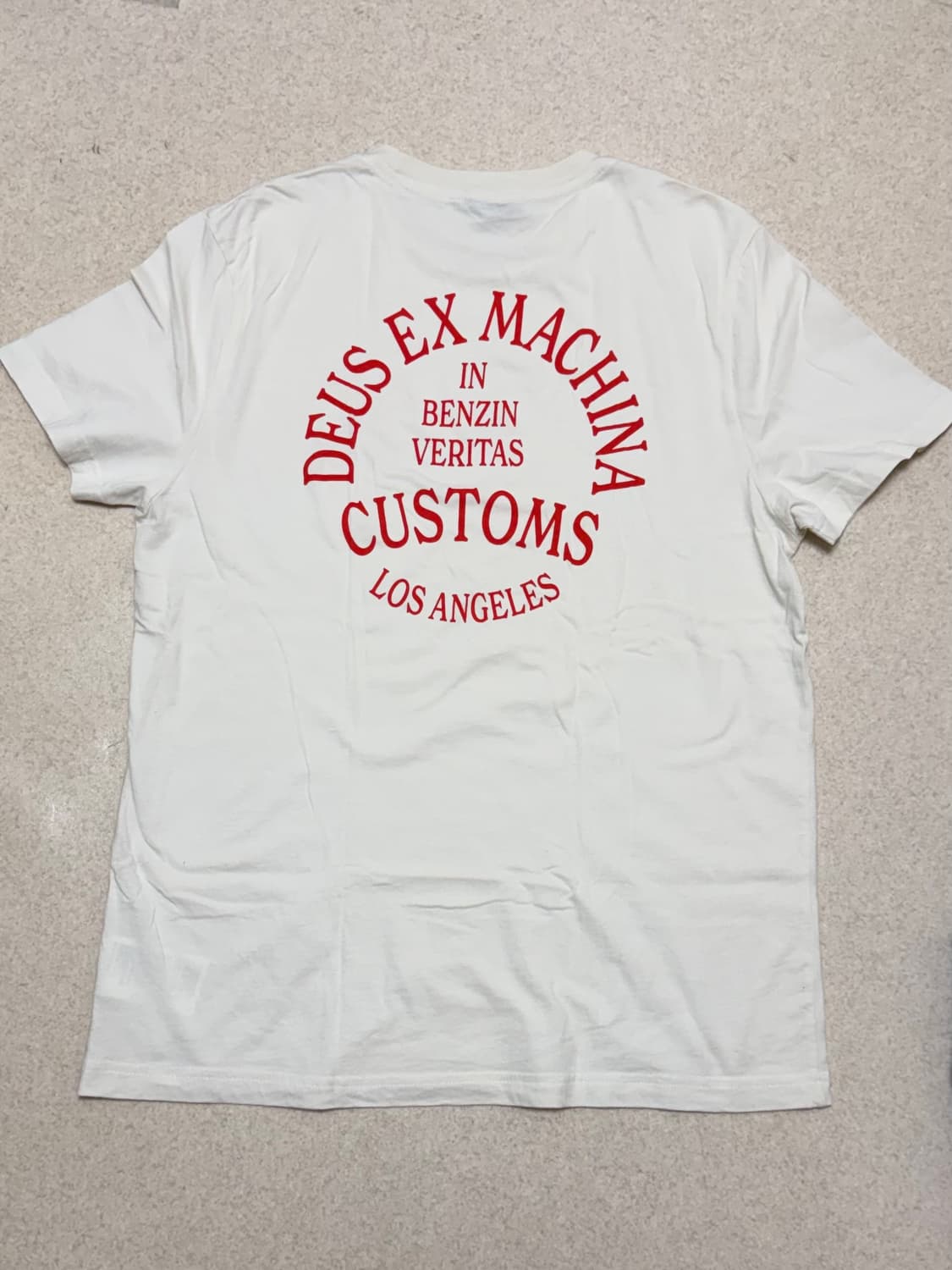 데우스 엑스 마키나 크로스로드 반팔 티셔츠입니다.  상품이미지4