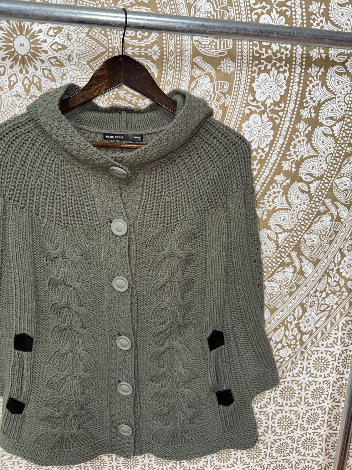 베이직하우스 여성 케이블 니트 판쵸  상품이미지4