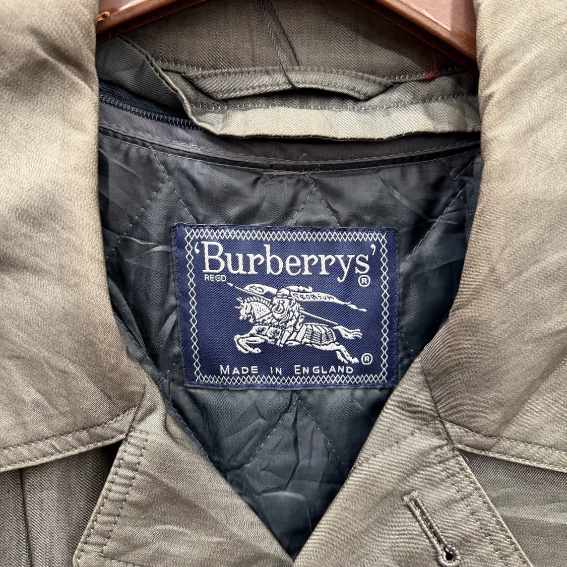 버버리 싱글 맥코트 레글런 슬리브 스톰 디테일 올리브 카키 상품이미지6