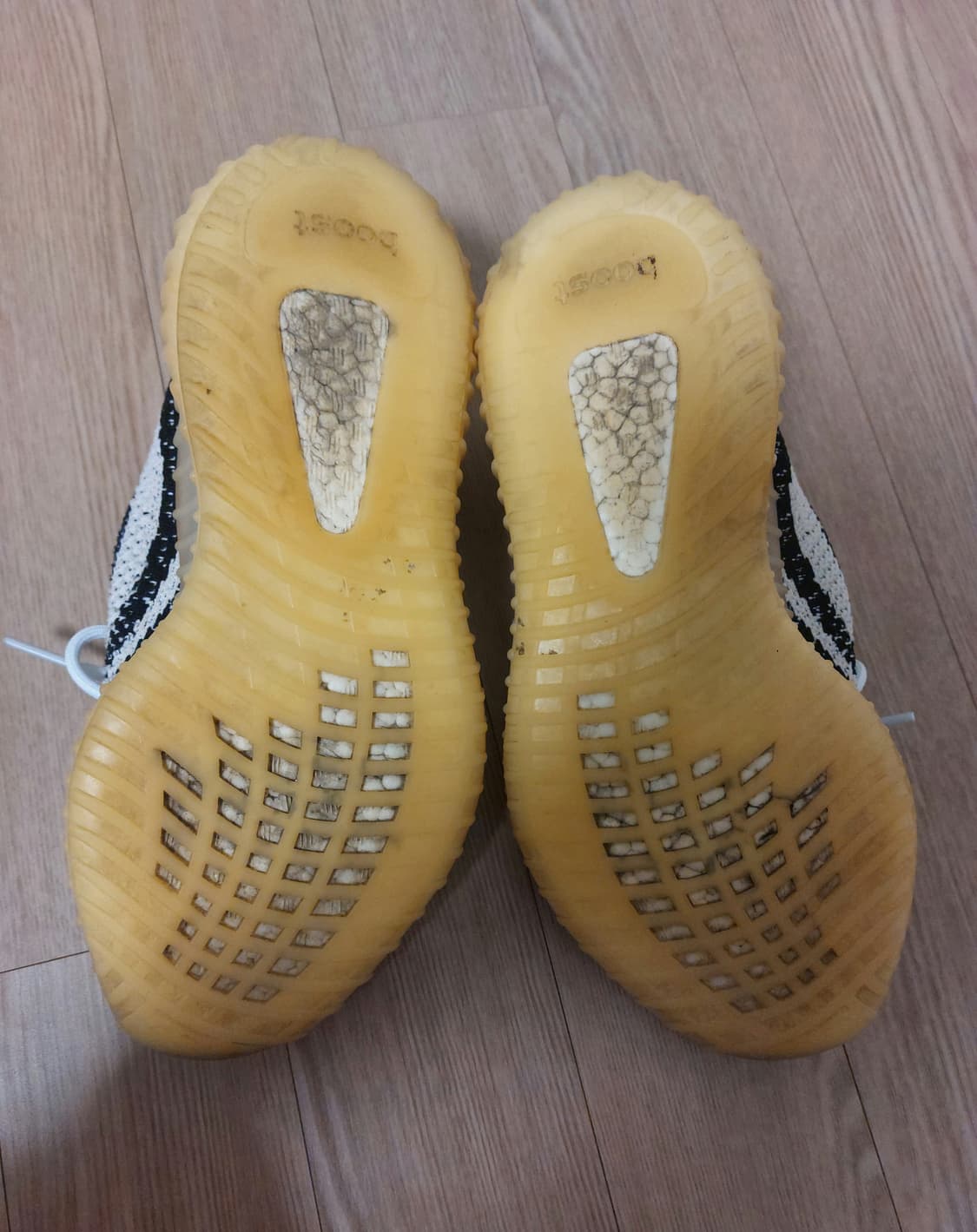 아디다스 이지 부스트 350 V2 지브라 상품이미지7