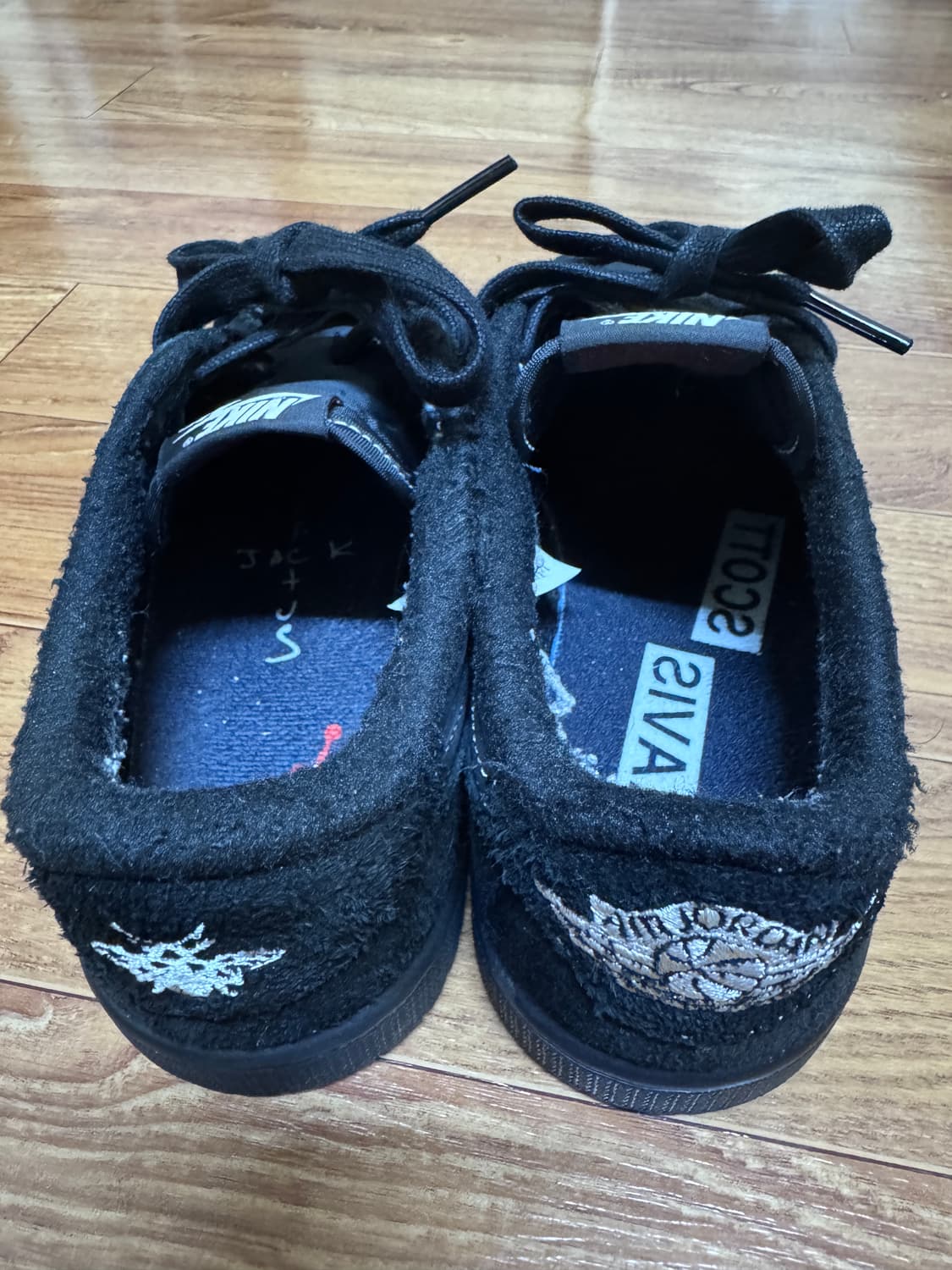 조던 1 트래비스 스캇 블랙 팬텀 (245) 상품이미지4