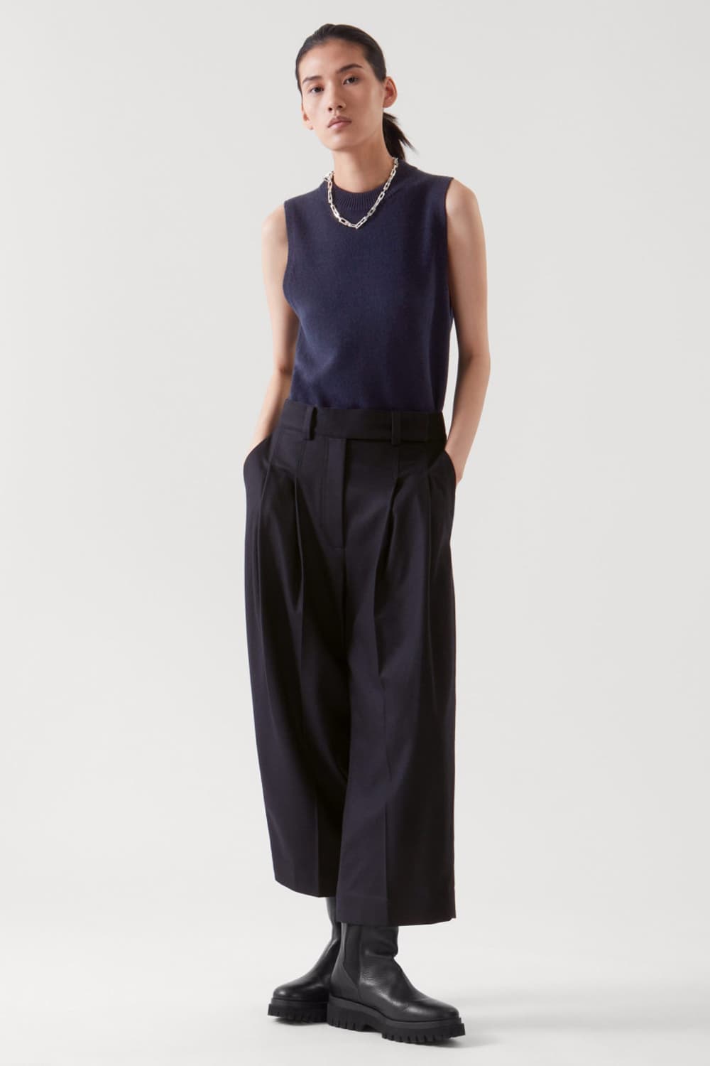 COS 1023757 코스 울 큐롯 팬츠 네이비 34 상품이미지1