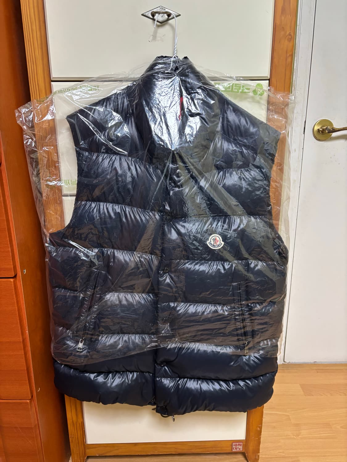 몽클레어패딩조끼 네이비 4사이즈 상품이미지1