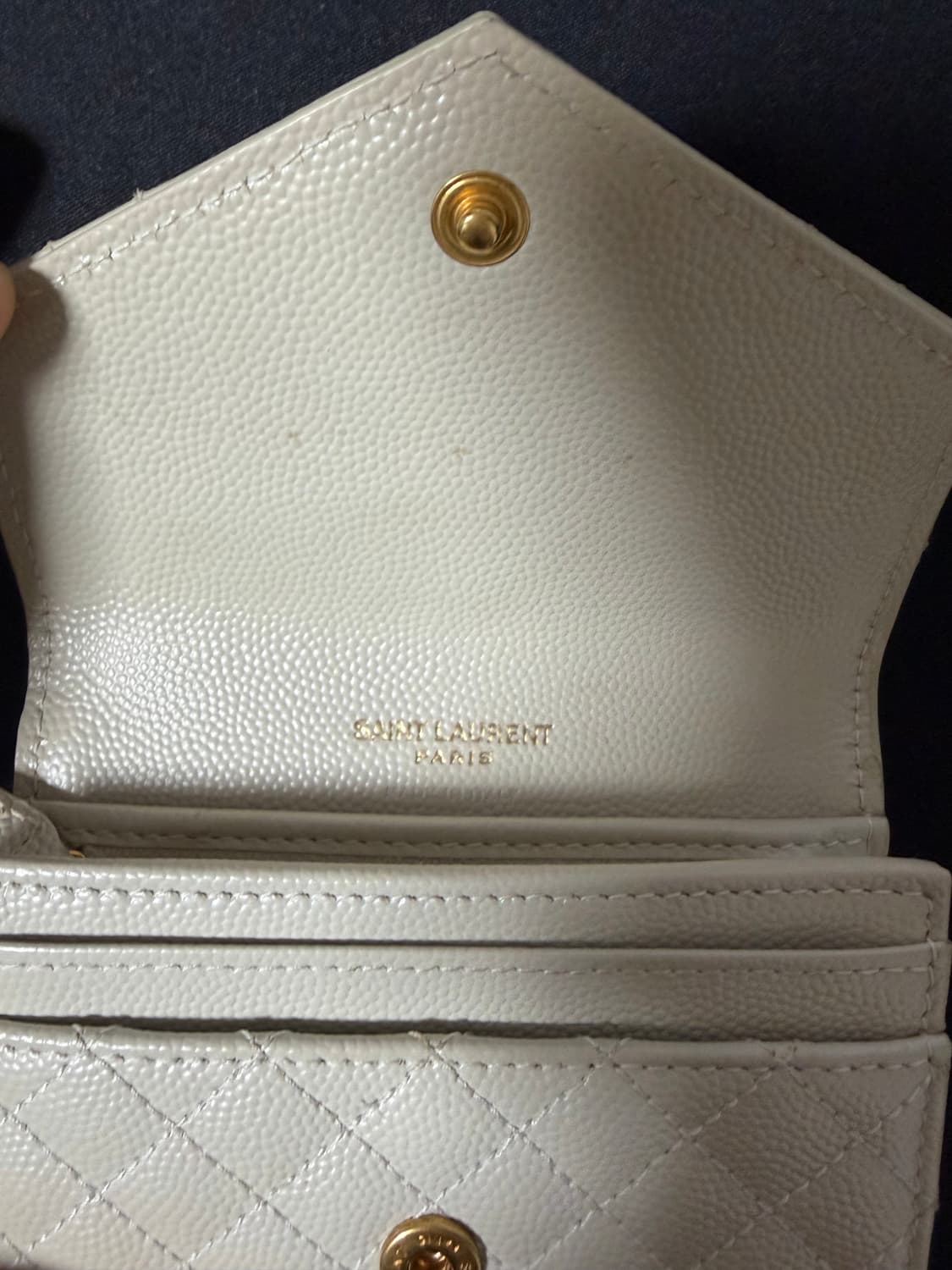 생로랑 엔벨로프 플랩 카드 케이스 믹스 마틀라세 그레인 드 뿌드르 엠보스 상품이미지3