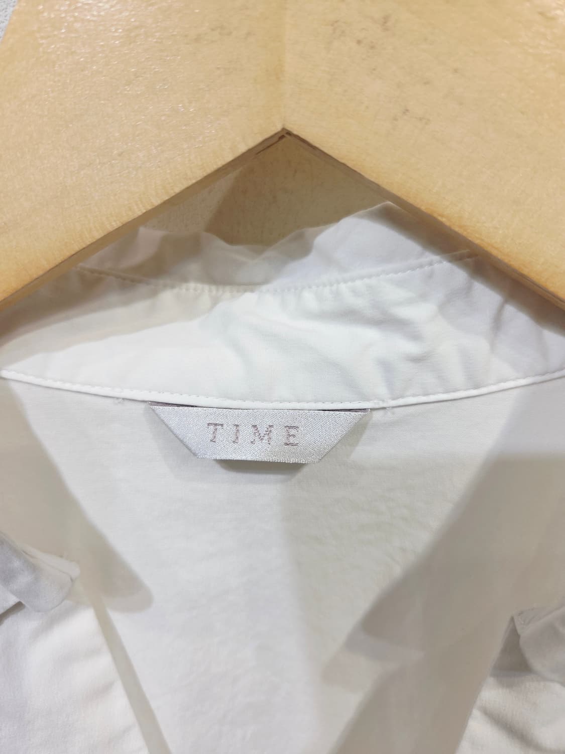 TIME 타임 브이넥 스냅 화이트 셔츠 상품이미지5