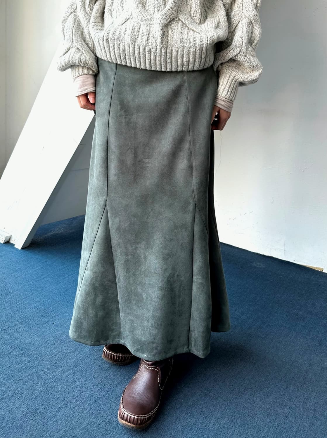 Fake suede flare silhouette skirt 상품이미지6