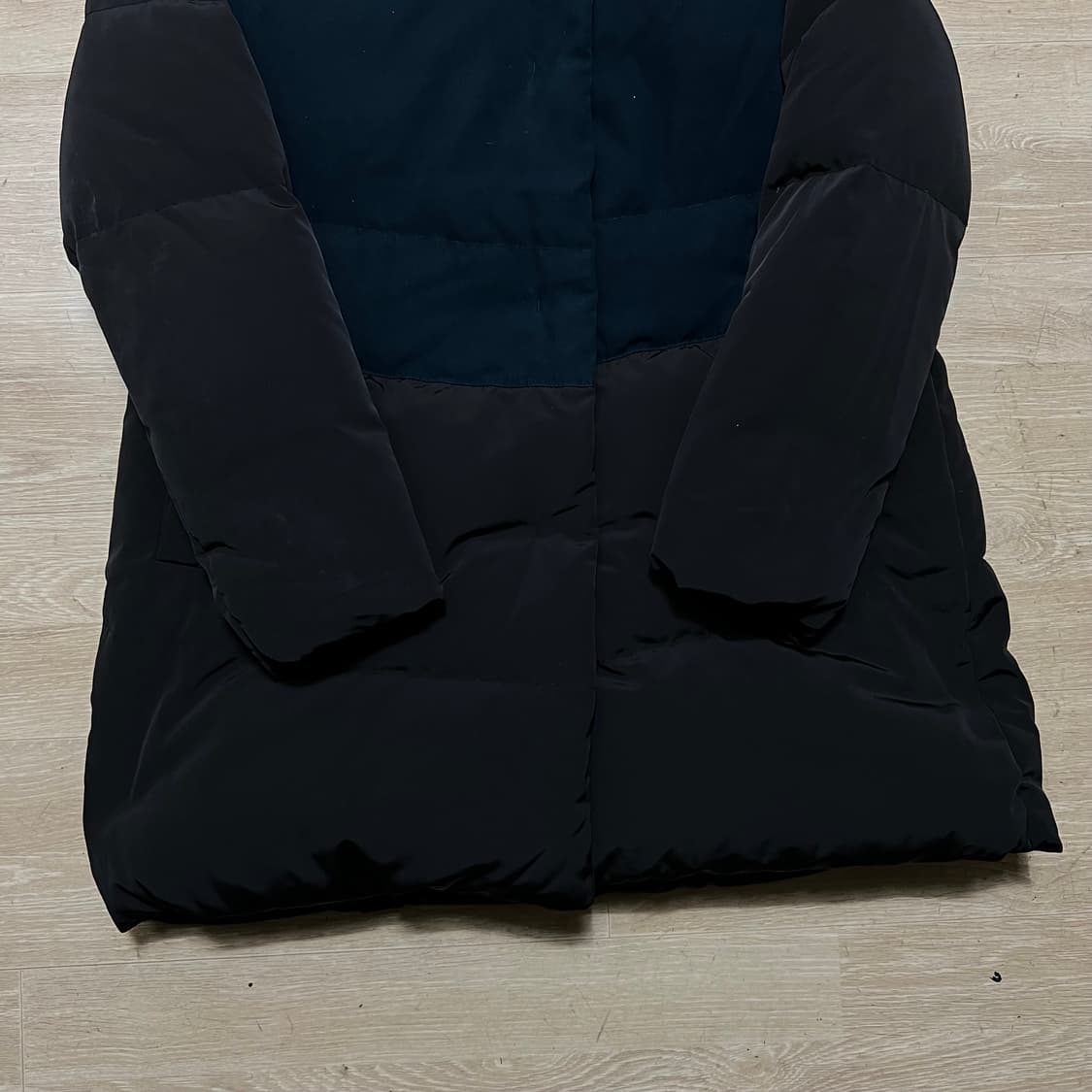 지고트 여성 구스다운 스웨이드 배색 후드 롱패딩 점퍼 [블랙] S/90 상품이미지3