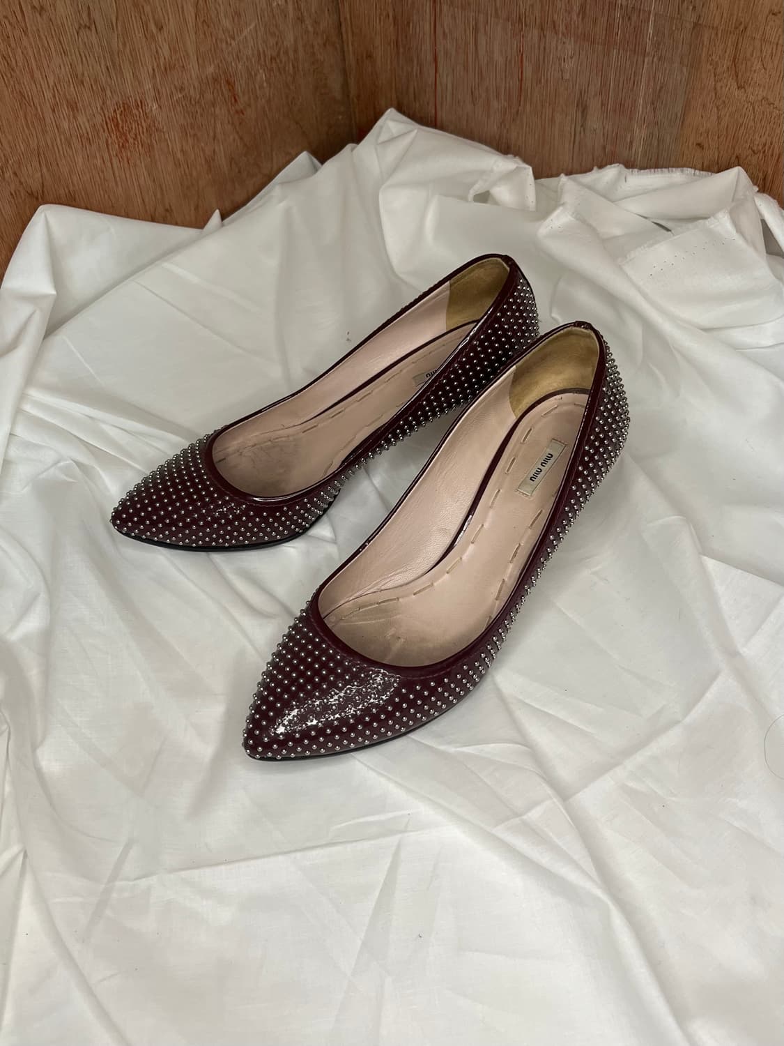 미우미우 스터드 힐 상품이미지2