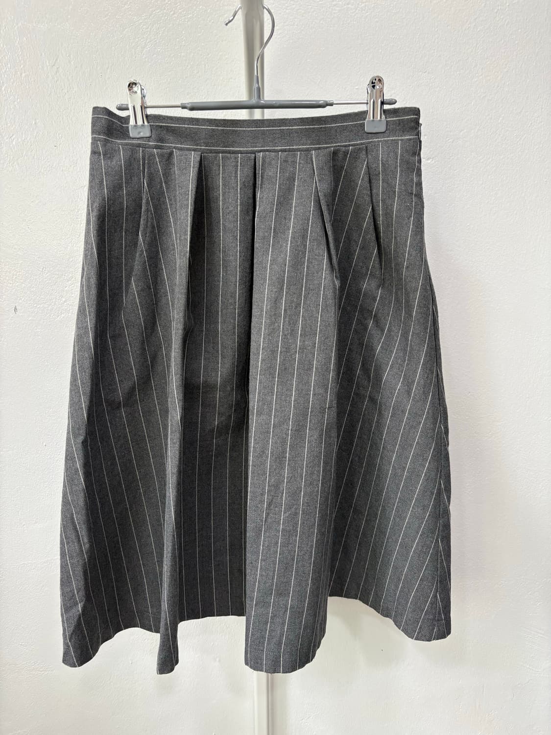 그레이 스트라이프 핀턱 스커트 상품이미지4