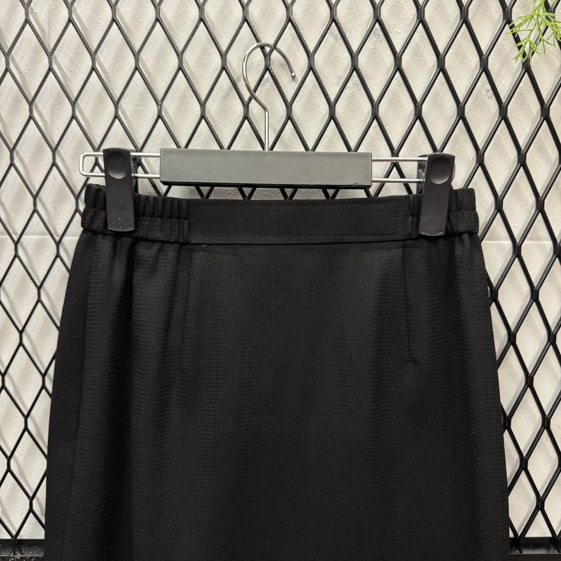 90s 끌로에 미디 스커트 후면 지퍼 디테일 블랙 상품이미지3