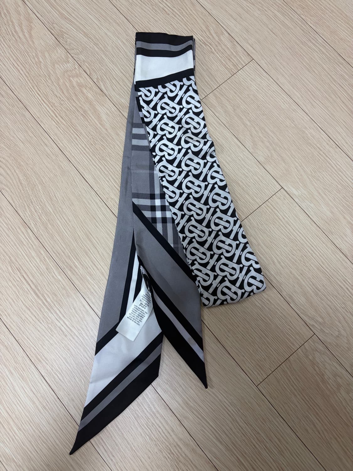 버버리 실크 스카프 상품이미지1