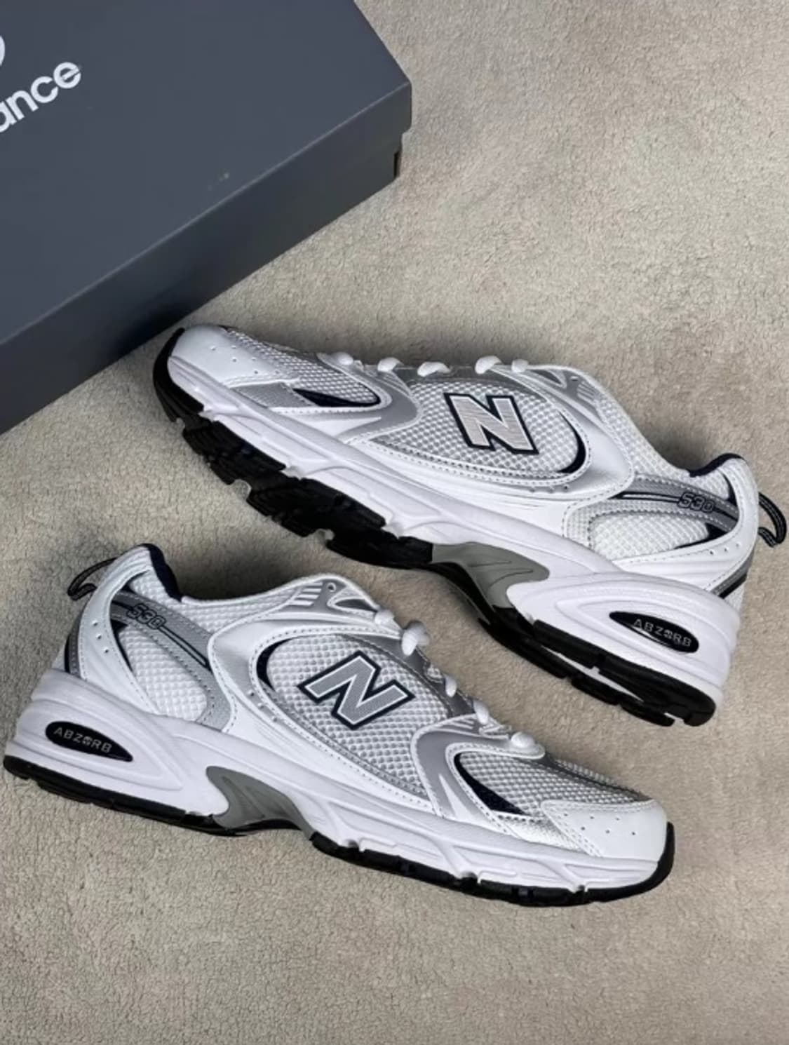 뉴발란스 정품 화이트/실버 운동화 풀박스 270mm 상품이미지4