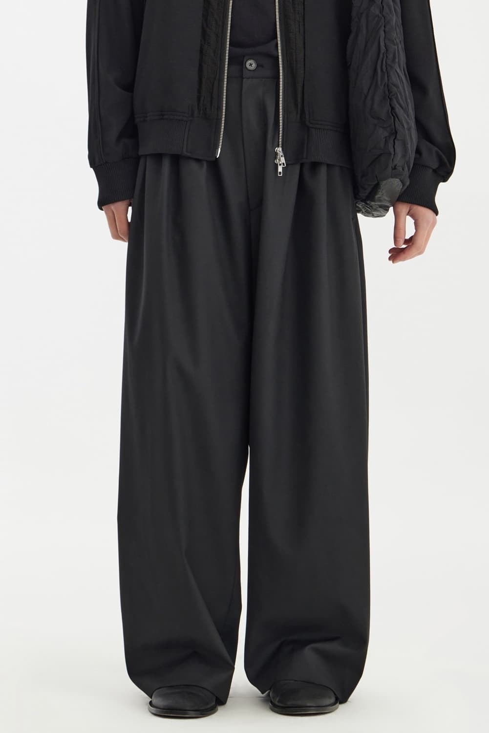 (YOUTH) Easy Pleats Trousers - Black 상품이미지1