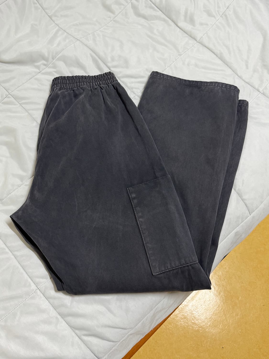 M] 이지 갭 엔지니어드 바이 발렌시아가 사틴 카고 팬츠 포에틱 블랙 상품이미지1