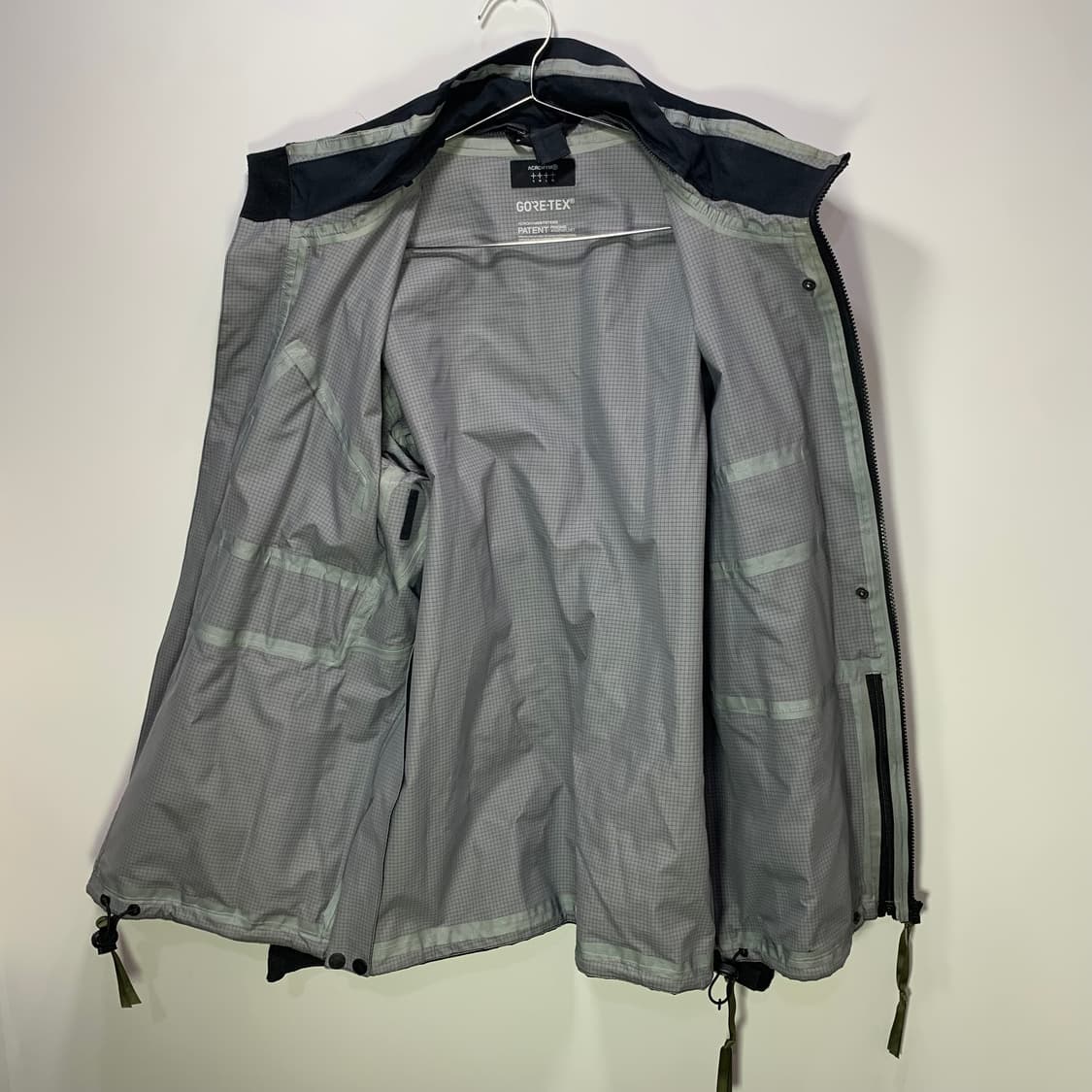 아크로님 고아택스 블랙 바람막이 상품이미지5