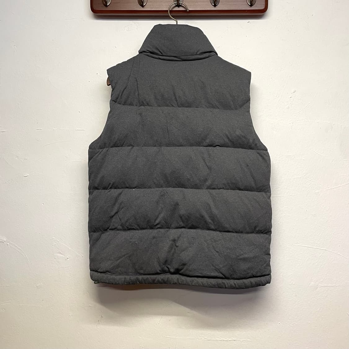 뉴발란스 (우먼) 덕 다운 그레이 패딩 베스트   상품이미지4