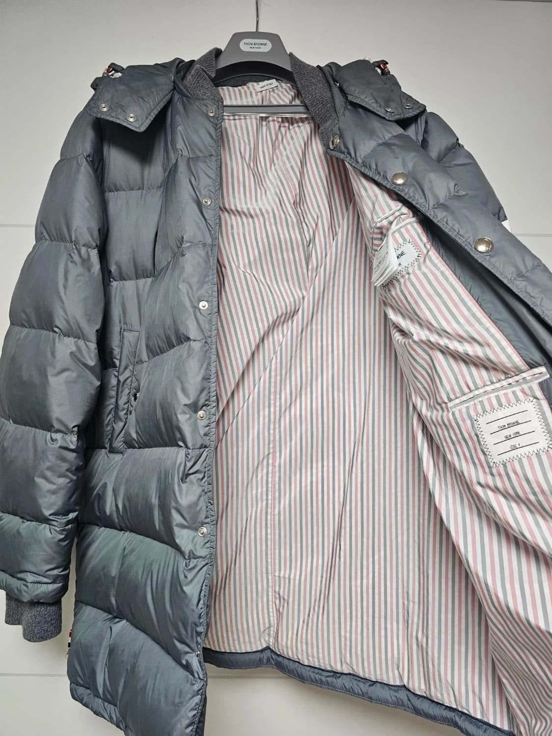 톰브라운 24SS 그레이 매트 사선 후드패딩(4/105/정품) 상품이미지2