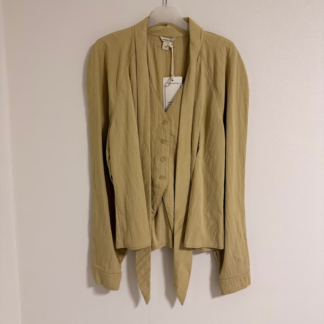 오버듀플레어 리본 블라우스 베이지 새상품 상품이미지3