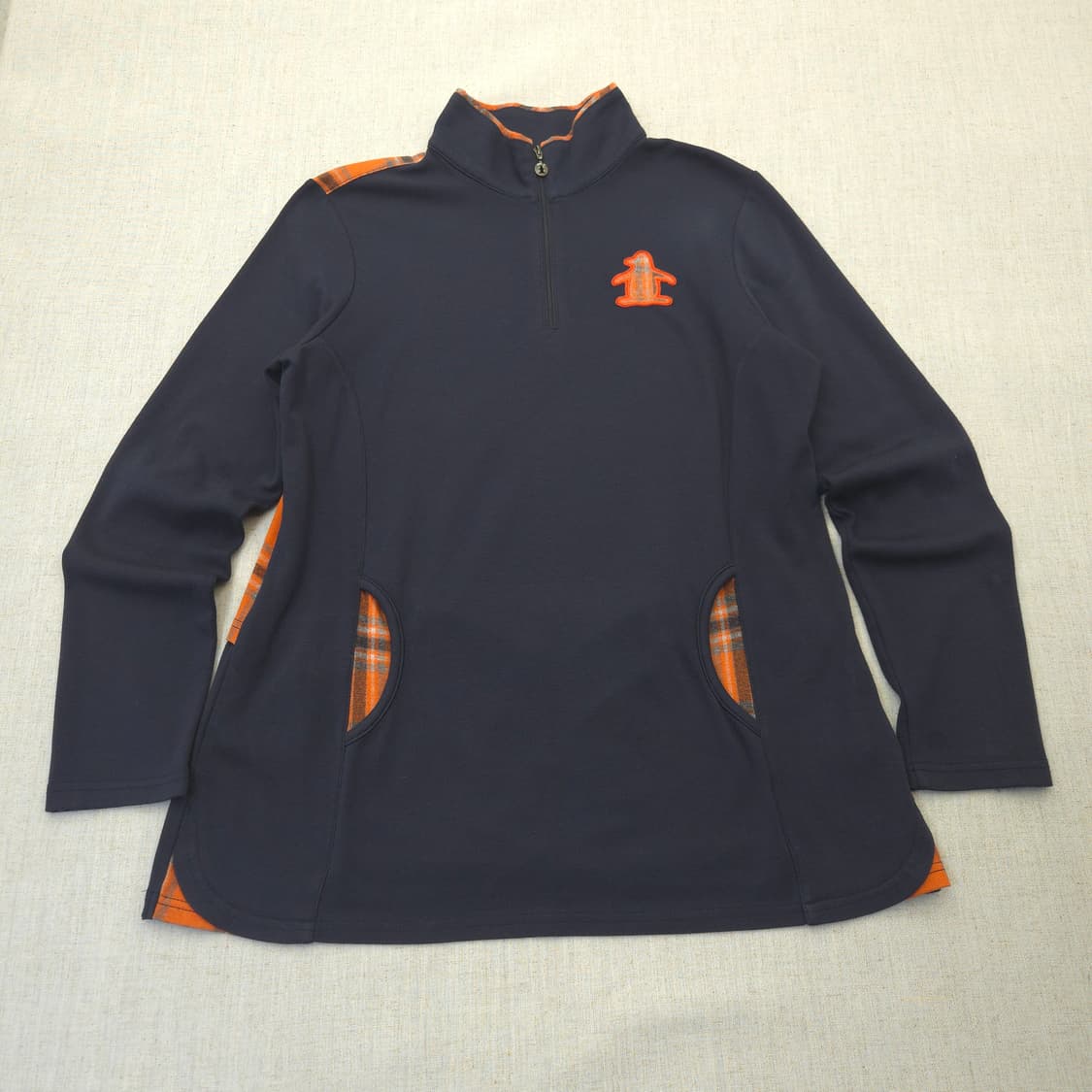 머싱웨어 펭귄 자수 체크 배색 하프넥 풀오버 상품이미지1