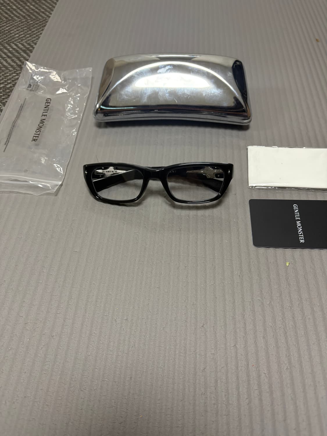 젠틀몬스터 칸트01 블랙 상품이미지2