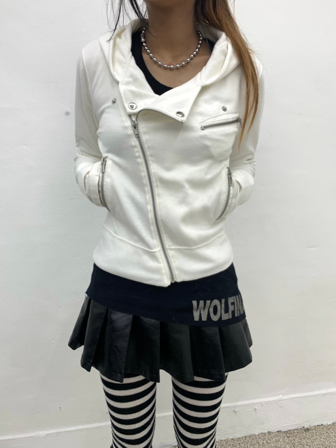 White asymmetrical hood rider jacket 상품이미지3